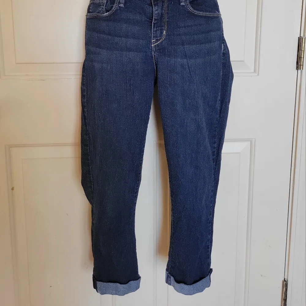 Signature by Levi Strauss & Co. Gold Label Women's Mid-Rise Slim Fit Capris - Picture 13 of 14